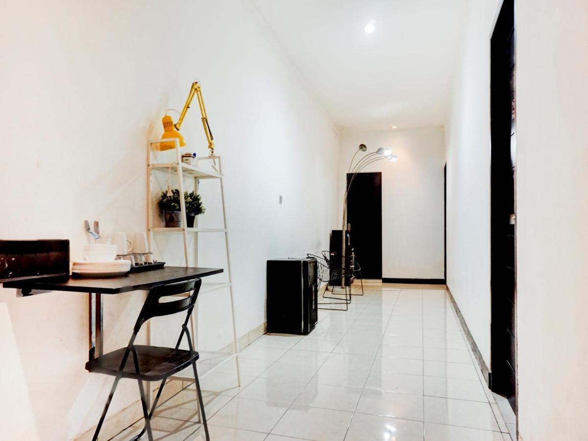 Oyo 90438 Mampang 34 Residence Jakarta Kültér fotó