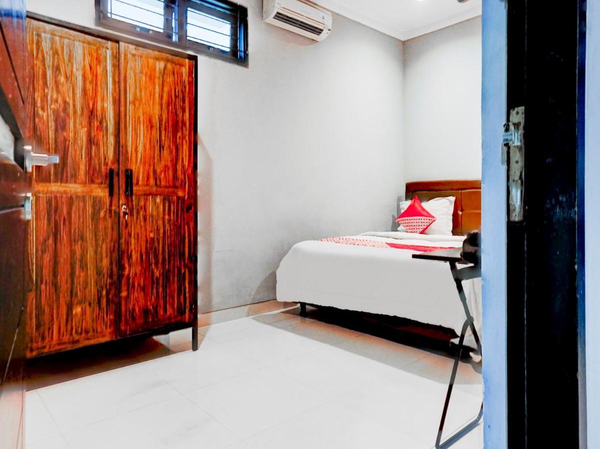 Oyo 90438 Mampang 34 Residence Jakarta Kültér fotó