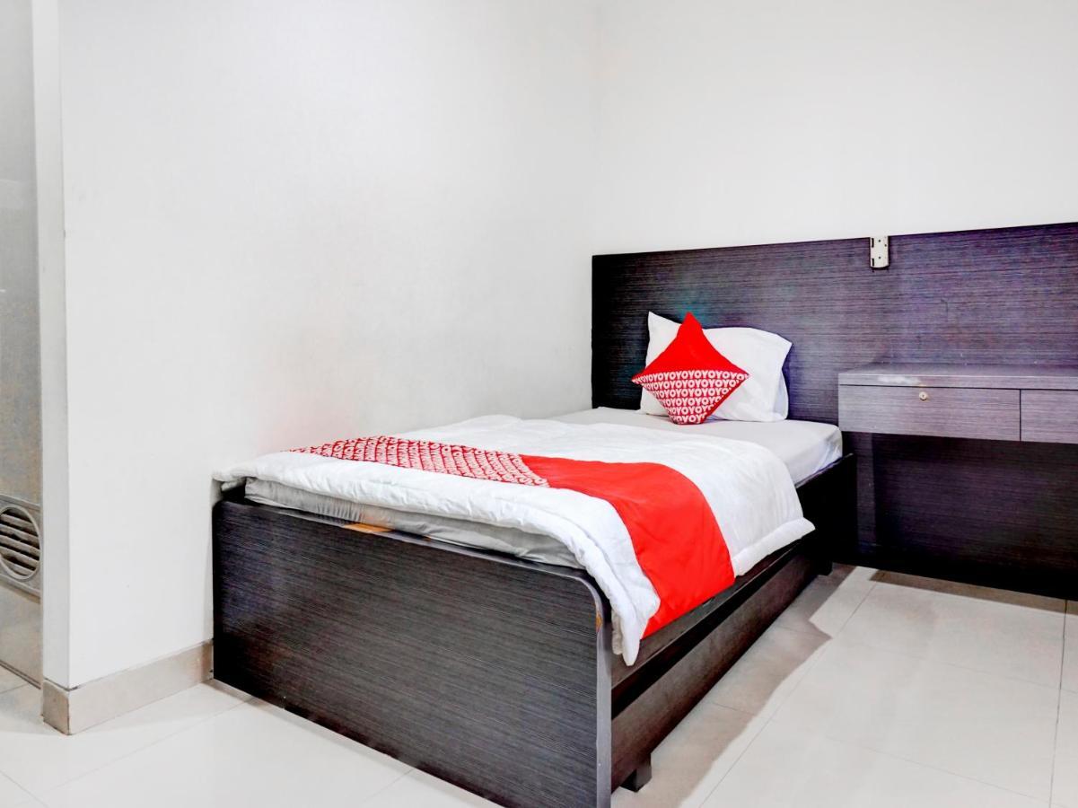 Oyo 90438 Mampang 34 Residence Jakarta Kültér fotó