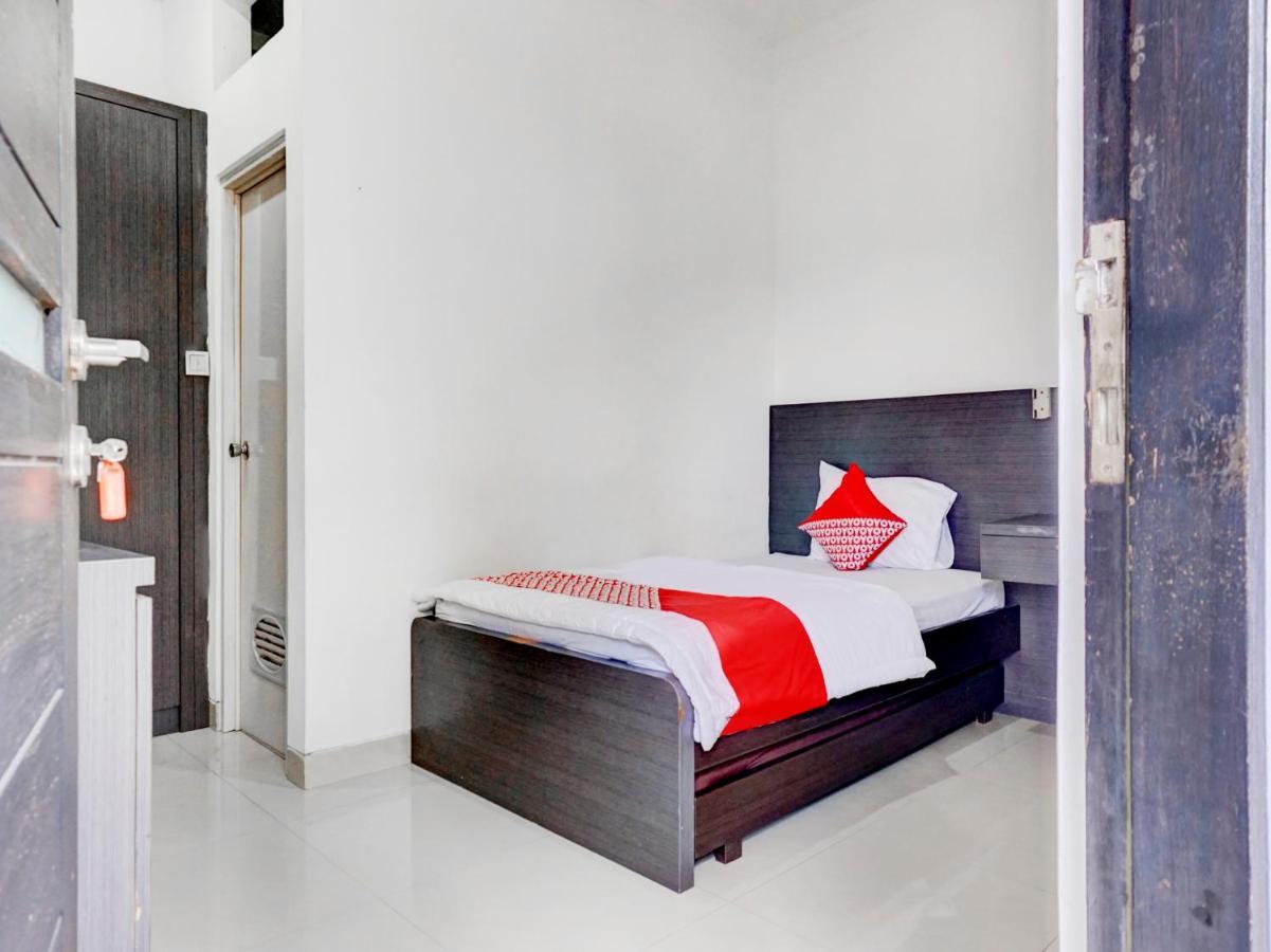 Oyo 90438 Mampang 34 Residence Jakarta Kültér fotó