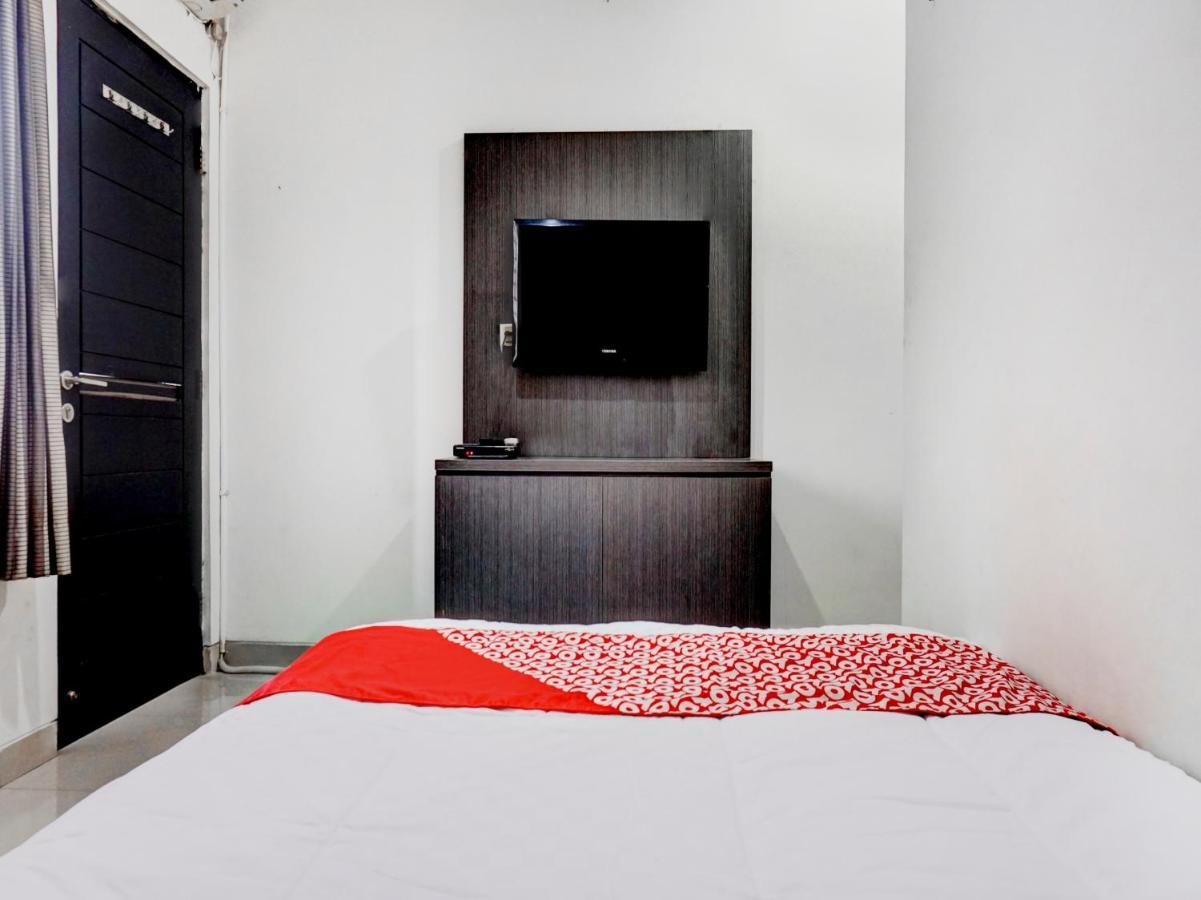 Oyo 90438 Mampang 34 Residence Jakarta Kültér fotó
